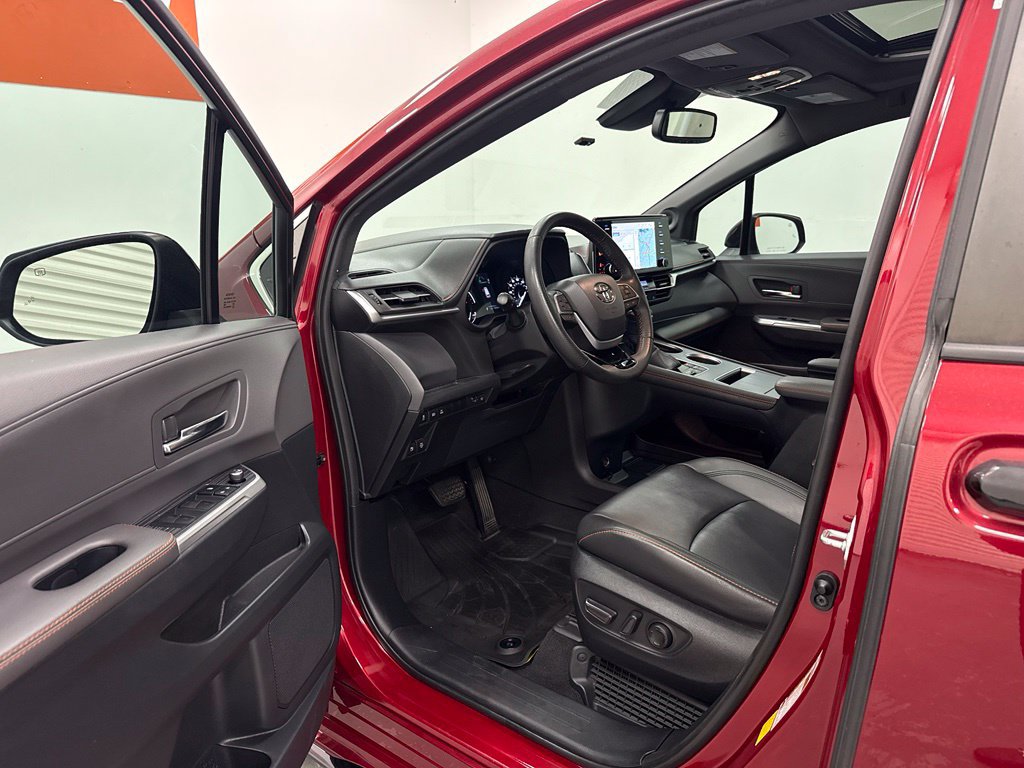 Used 2022 Toyota Sienna XSE w/ XSE Plus Package AWD/4WD image 11