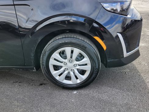 Used 2024 Kia Soul LX image 8