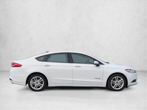 Used 2018 Ford Fusion S image 4