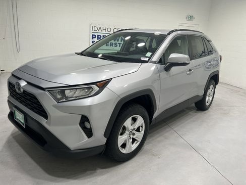 Used 2021 Toyota RAV4 XLE w/ XLE Grade Weather Package AWD/4WD image 4
