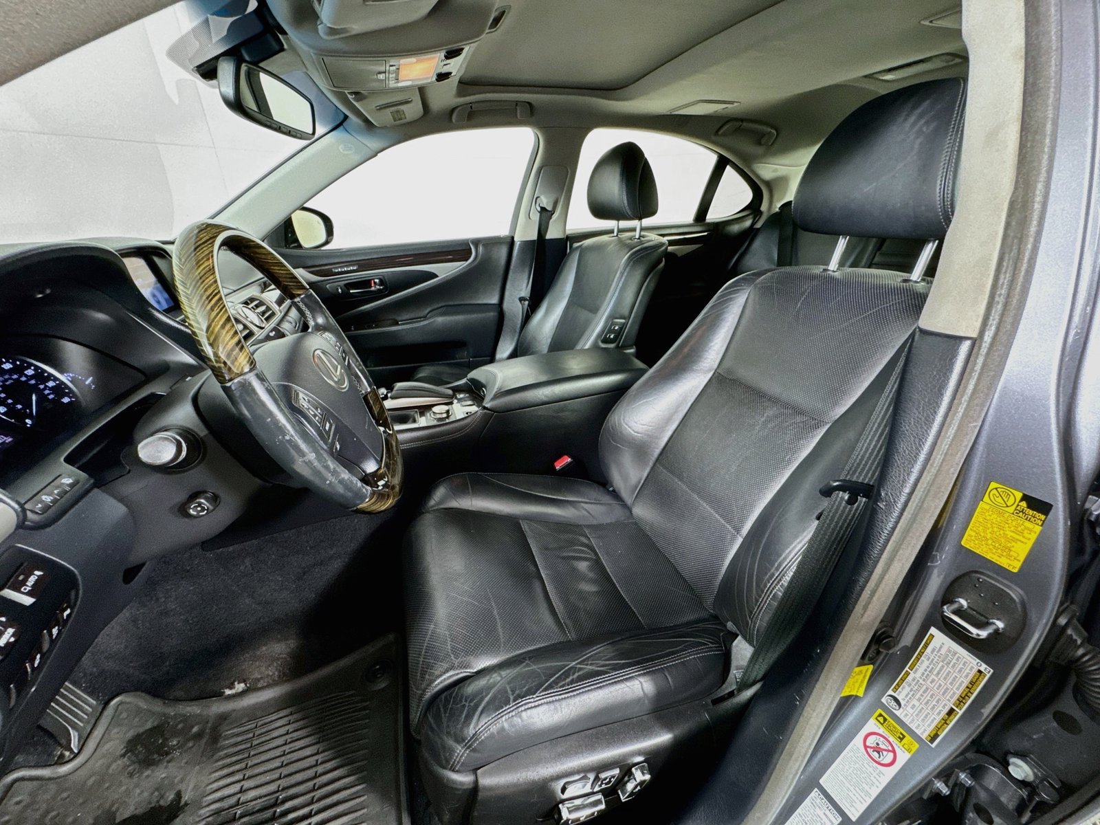 Used 2014 Lexus LS 460 AWD w/ Comfort Package image 22