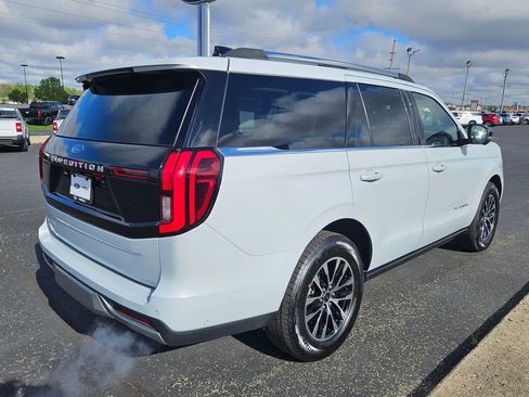 Used 2025 Ford Expedition Platinum AWD/4WD image 6