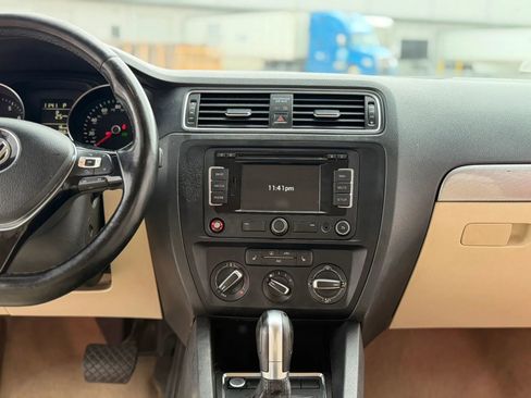 Used 2015 Volkswagen Jetta SE FWD image 28