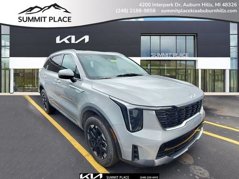 Certified 2025 Kia Sorento S AWD/4WD image 1
