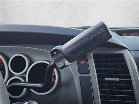 Used 2010 Toyota Tundra 4x4 CrewMax image 12