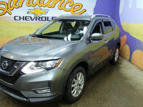 Used 2017 Nissan Rogue SV image 4