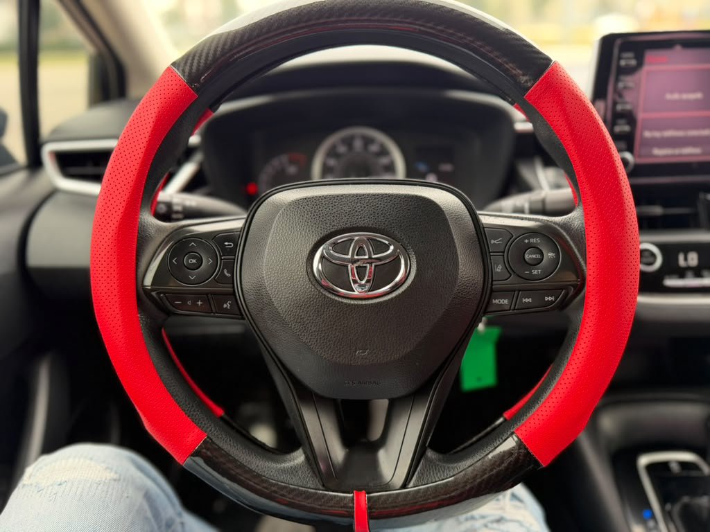 Used 2020 Toyota Corolla LE FWD image 12