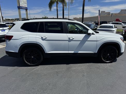 Used 2024 Volkswagen Atlas SE FWD image 13