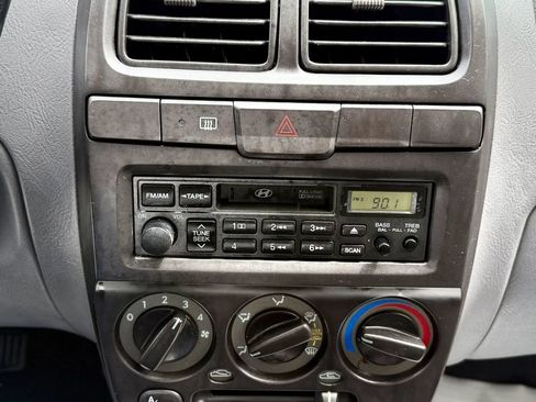 Used 2002 Hyundai Accent GS FWD image 12