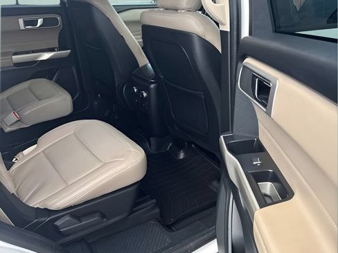 Used 2020 Ford Explorer XLT w/ Equipment Group 202A RWD image 17