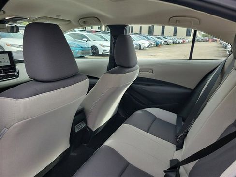 Used 2025 Toyota Corolla LE image 5