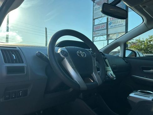 Used 2012 Toyota Prius V Five FWD image 11