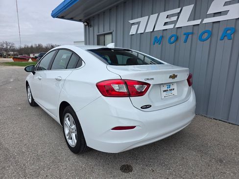 Used 2018 Chevrolet Cruze LT w/ Convenience Package image 8