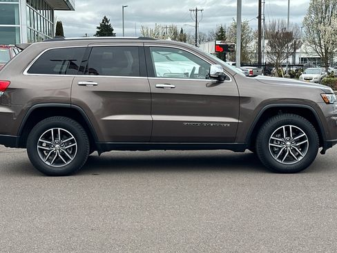 Used 2018 Jeep Grand Cherokee Limited w/ Luxury Group II image 3