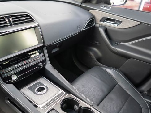 Used 2017 Jaguar F-PACE S image 17