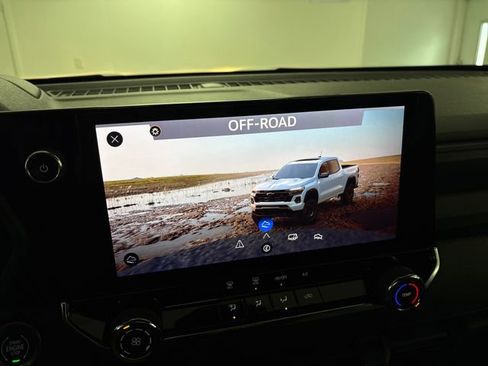 Used 2023 Chevrolet Colorado Trail Boss w/ Technology Package image 44