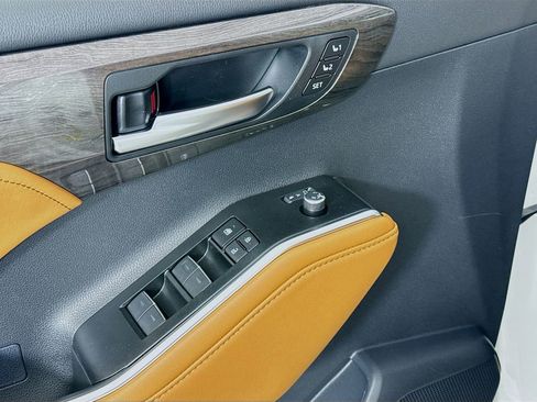 New 2026 Toyota Highlander Platinum AWD/4WD image 20
