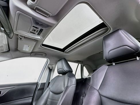 Certified 2021 Toyota RAV4 XLE Premium AWD/4WD image 21