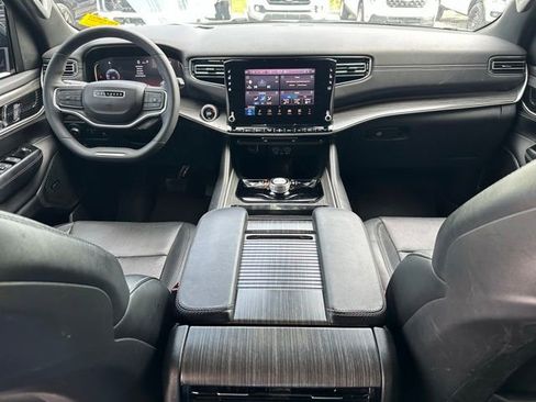 Used 2024 Jeep Wagoneer L Series II image 9