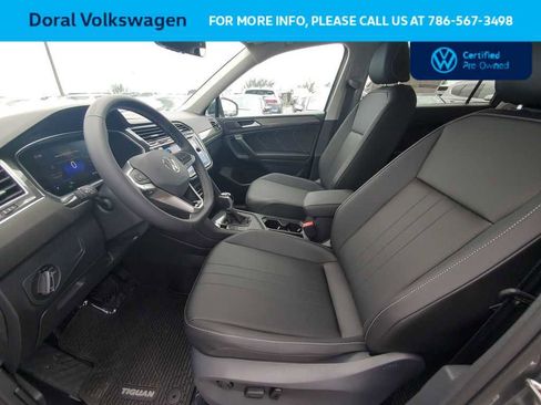 Used 2023 Volkswagen Tiguan SE w/ Panoramic Sunroof Package FWD image 19