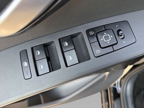 Certified 2025 Kia Niro LX FWD image 24