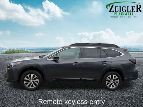 Used 2023 Subaru Outback Premium image 3