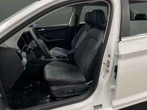 Used 2025 Volkswagen Jetta SEL image 4