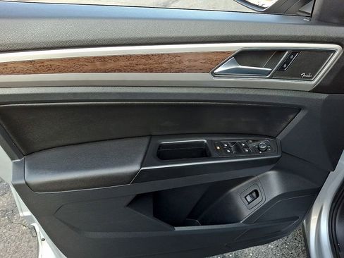 Used 2019 Volkswagen Atlas SEL Premium image 13