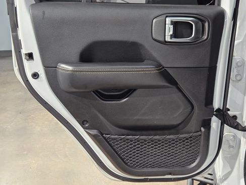 Used 2024 Jeep Wrangler Unlimited Sahara AWD/4WD image 33
