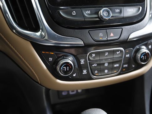 Used 2022 Chevrolet Equinox Premier AWD/4WD image 16