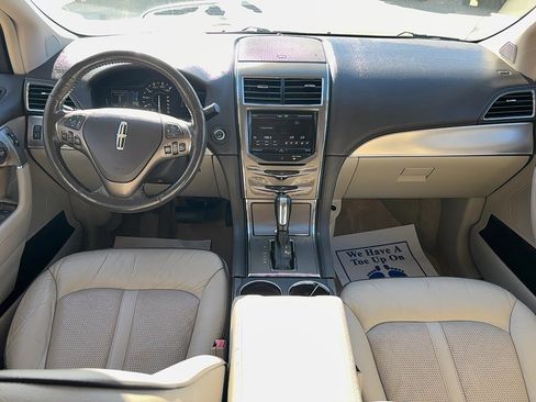 Used 2013 Lincoln MKX FWD image 16