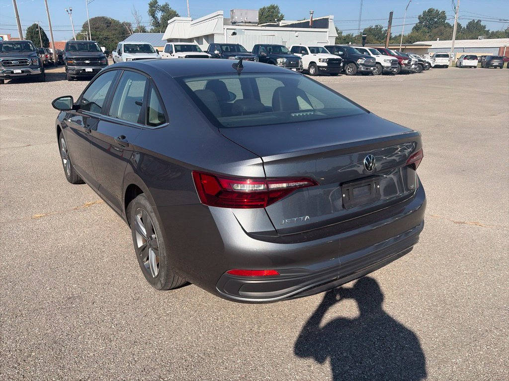 Used 2024 Volkswagen Jetta SE FWD image 4
