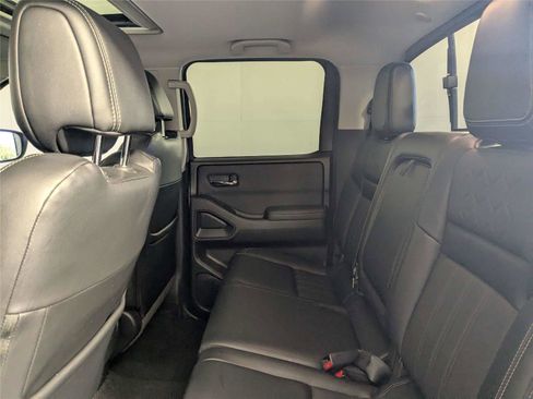 Used 2022 Nissan Frontier SV w/ SV Premium Package image 33