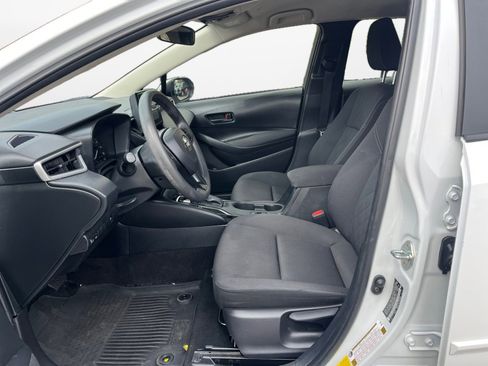 Used 2025 Toyota Corolla LE image 11