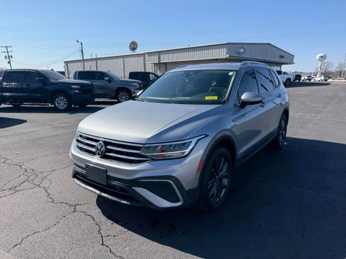 Used 2022 Volkswagen Tiguan SE image 3
