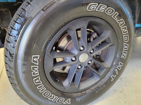 Used 2017 Jeep Wrangler Sahara AWD/4WD image 31