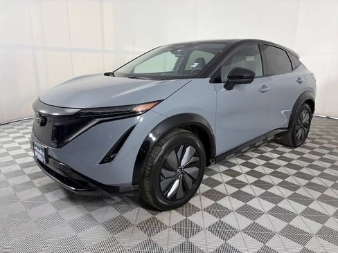 Used 2025 Nissan Ariya AWD image 3