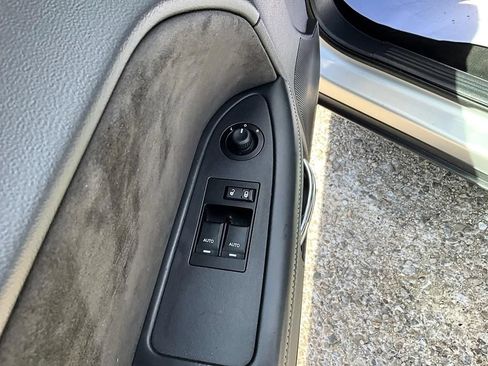 Used 2009 Dodge Challenger SRT8 w/ SRT Option Group II RWD image 15