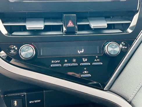 Used 2024 Toyota Camry SE image 15