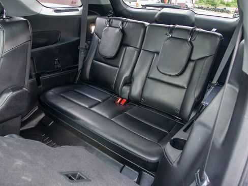 Used 2020 Ford Explorer XLT w/ Equipment Group 202A AWD/4WD image 28