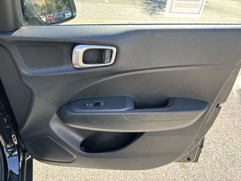 Used 2023 Hyundai Venue SE image 42