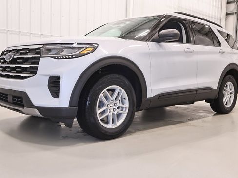 New 2026 Ford Explorer Active image 4