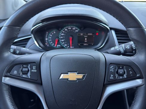 Used 2022 Chevrolet Trax LT w/ Midnight Edition AWD/4WD image 16