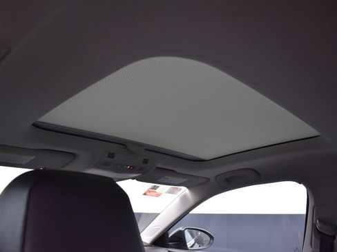 Used 2025 Volkswagen Jetta SE FWD image 18