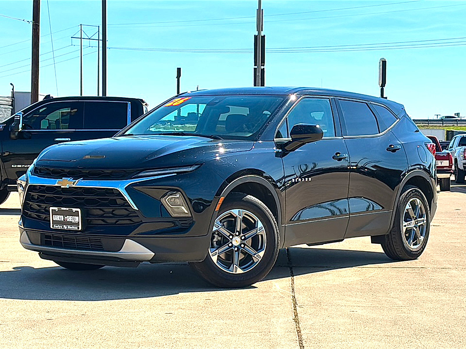 Used 2026 Chevrolet Blazer LT FWD image 2