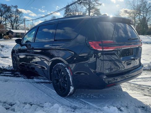 New 2026 Chrysler Pacifica Select w/ S Appearance Package image 7