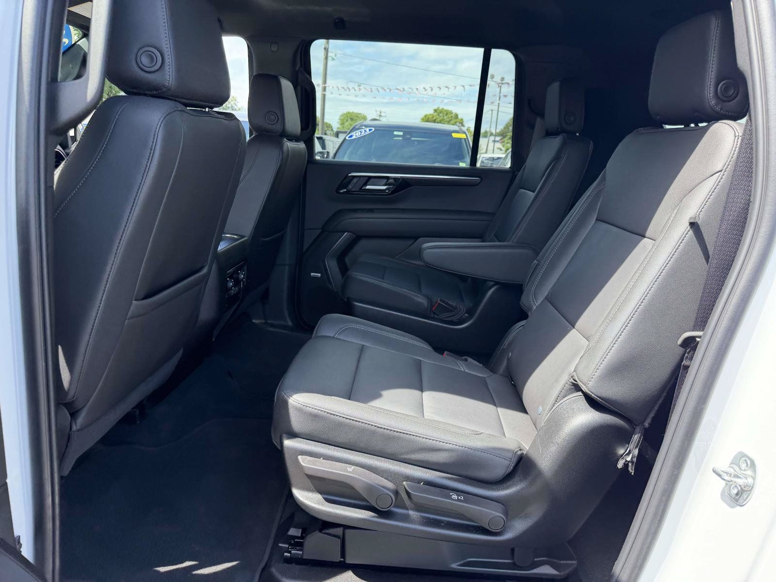Certified 2026 Chevrolet Suburban LT w/ Comfort Package AWD/4WD image 12