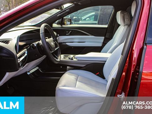 Used 2024 Cadillac Lyriq Sport RWD image 17