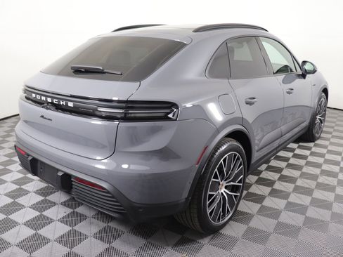 Certified 2025 Porsche Macan Electric image 9