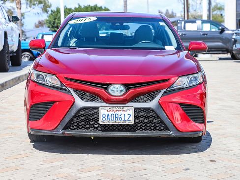 Used 2018 Toyota Camry SE image 2